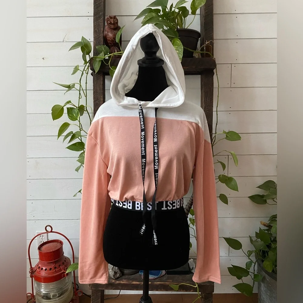 SweatyRocks: Cropped Pink and White Athletic Pullover Hoodie Sweatshirt